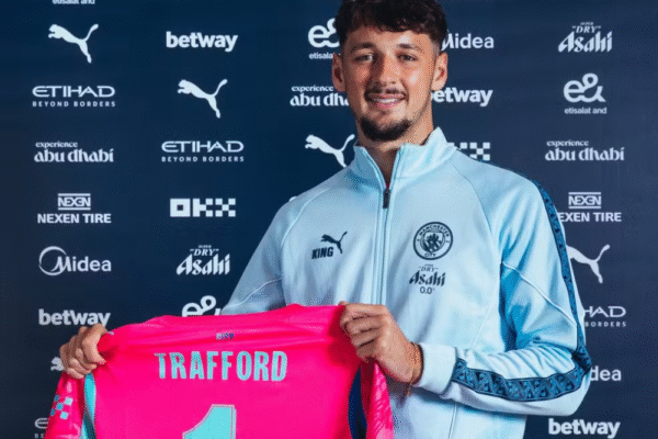 Manchester City anuncia contratação de goleiro formado na base do clube