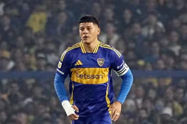 Marcos Rojo treina separado e é impedido de entrar no vestiário do Boca