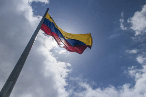 Avião militar cai na Venezuela e deixa sete mortos