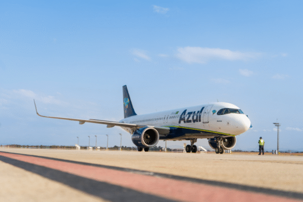 Piloto passa mal e voo da Azul faz pouso de emergência no Recife
