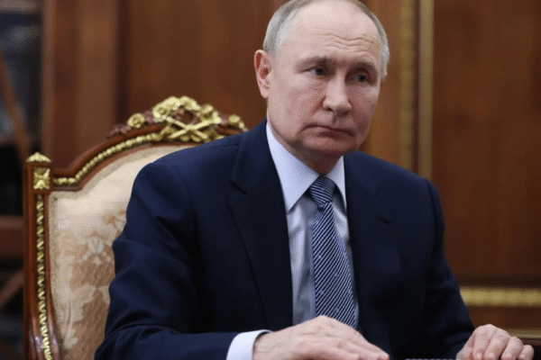 Putin promulga lei que multa usuários por pesquisar materiais extremistas na internet