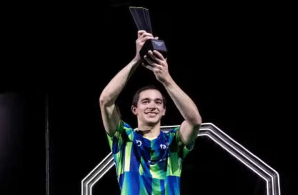 Hugo Calderano alcança 26ª vitória consecutiva e é campeão no WTT de Foz do Iguaçu contra alemão