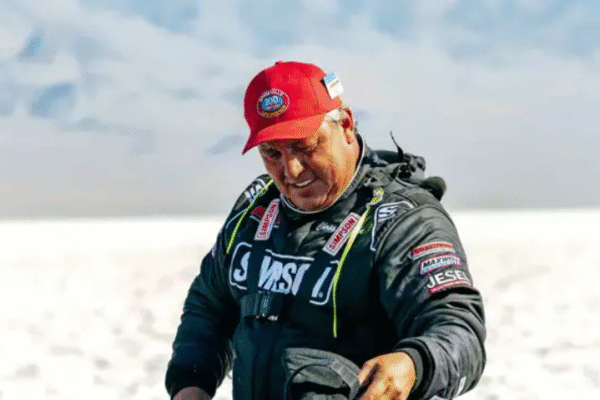 Piloto morre ao tentar bater recorde de velocidade em salina nos EUA a 455 km/h