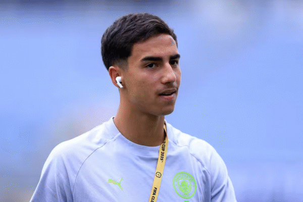 Vitor Reis, ex-Palmeiras, será emprestado pelo Manchester City ao Girona