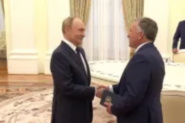 Putin se reúne com enviado de Trump após ultimato sobre guerra na Ucrânia