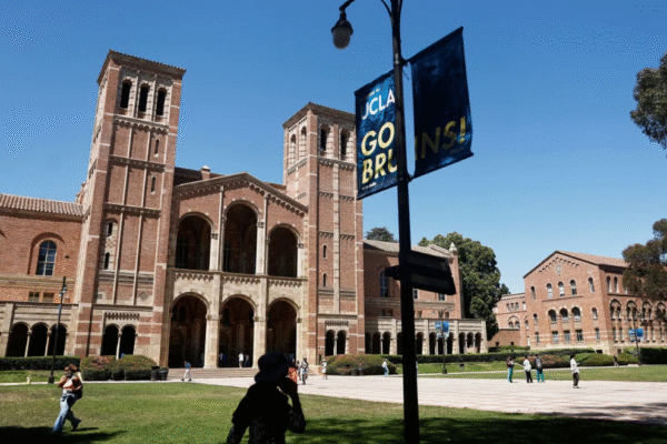 Trump congela recursos da Universidade da Califórnia por “antissemitismo”