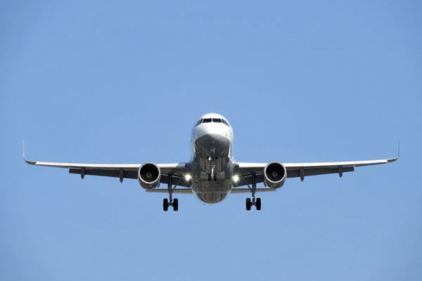 Aeroportos da UE devem mudar limite de 100 ml de líquidos na bagagem de mão