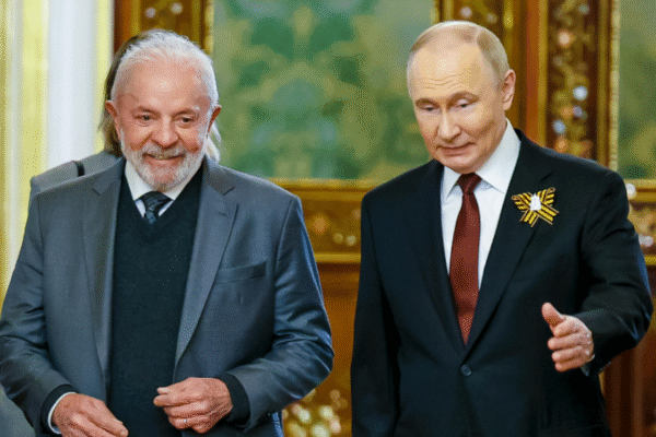 Lula e Putin conversam por telefone sobre guerra na Ucrânia e Brics