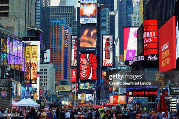 Adolescente abre fogo na Times Square e deixa três feridos em NY