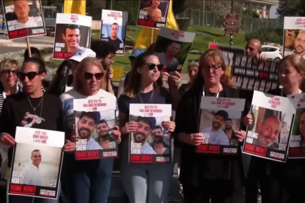 Famílias de reféns convocam greve em Israel contra expansão da guerra