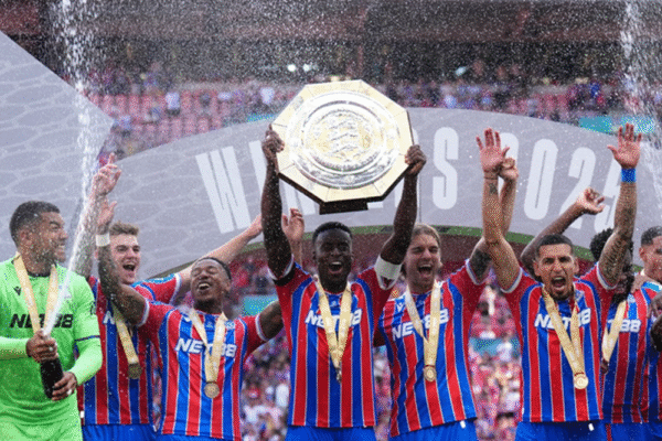 Crystal Palace vence Liverpool e é campeão da Supercopa da Inglaterra