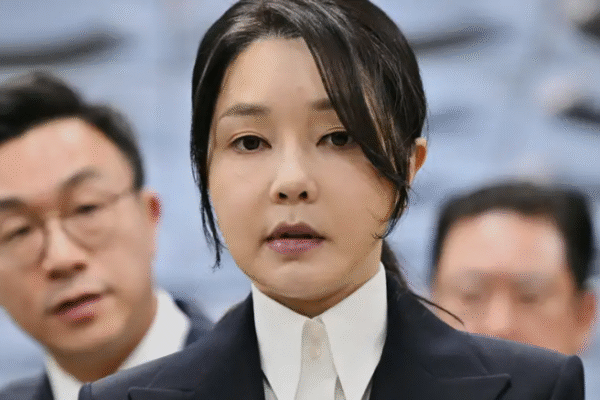 Ex-primeira-dama da Coreia do Sul é presa por corrupção