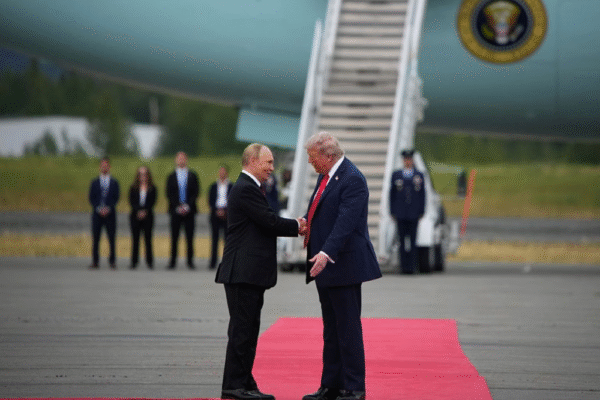 Casa Branca chama encontro de Trump e Putin no Alasca de “histórico”