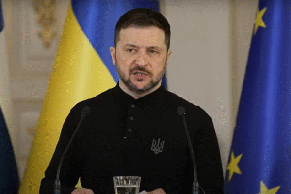 “A guerra continua”, disse Zelensky antes de reunião entre Trump e Putin