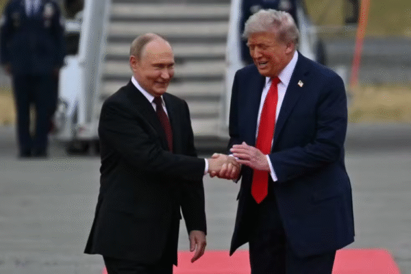 Putin pediu a Trump regiões de Donetsk e Lugansk em troca de fim da guerra, diz agência