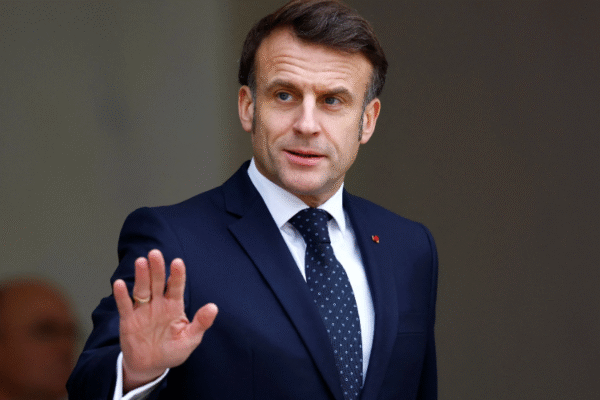 Macron, Starmer e líderes europeus formam comitiva para apoiar Zelensky em reunião com Trump nesta segunda-feira,18