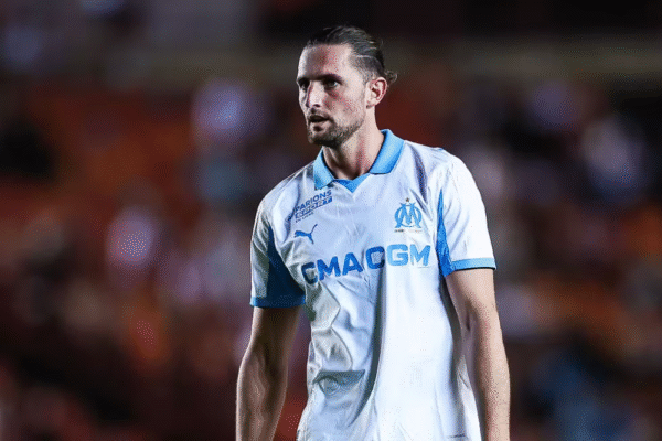 Olympique de Marseille suspende dois jogadores após briga no vestiário