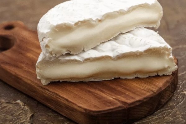 Dois mortos e dezenas de doentes em surto ligado a queijo