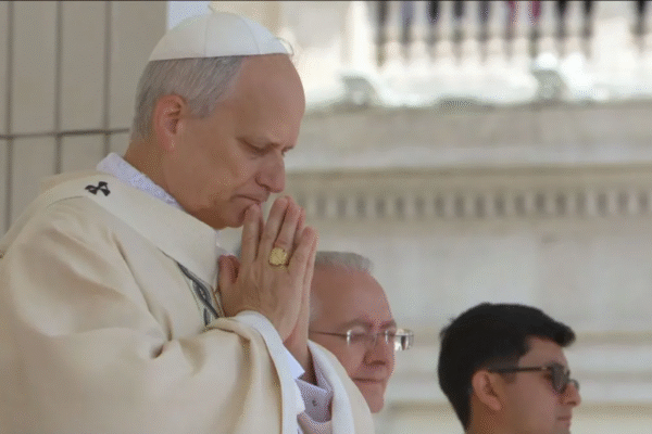 Papa Leão XIV pede que fiéis façam dia de jejum e orem por paz na Ucrânia