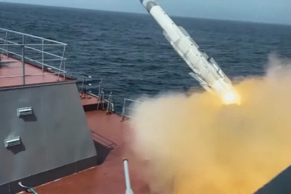 Rússia realiza exercícios militares no Mar do Japão