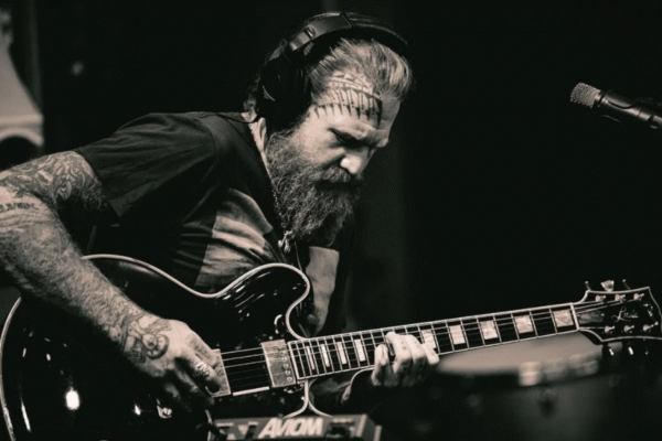 Brent Hinds, ex-guitarrista do Mastodon, morre em acidente de moto aos 51 anos