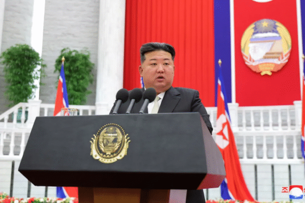Kim Jong-un testa novos mísseis antes de reunião entre EUA e Coreia do Sul