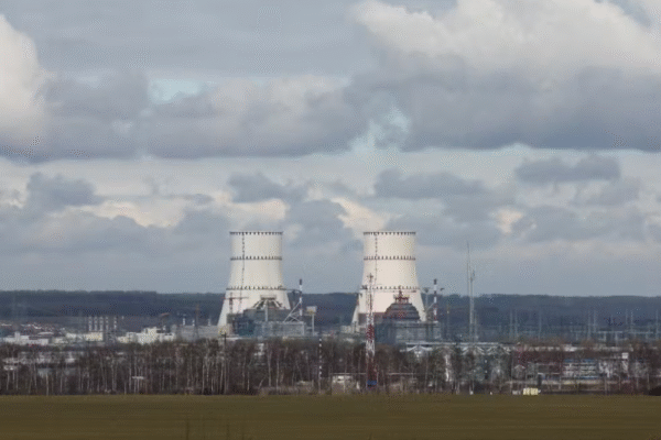 Ucrânia ataca com drones e provoca incêndio em usina nuclear russa