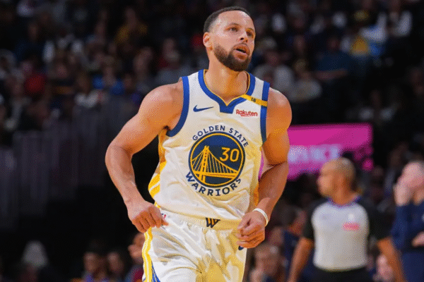Estrela da NBA, Curry fecha parceria com Google para IA