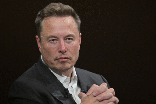 Musk processa Apple e OpenAI por supostas práticas anticompetitivas