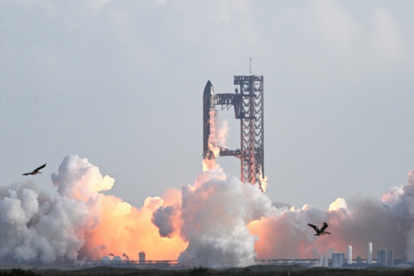 SpaceX lança megafoguete Starship após explosões em testes anteriores