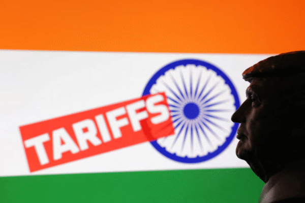 A duplicação de tarifas sobre importações indianas por Trump entra em vigor, aumentando as tensões