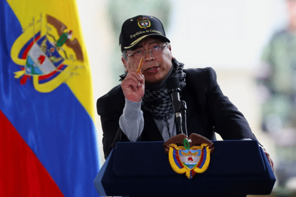 Colômbia reforça presença militar na fronteira com a Venezuela