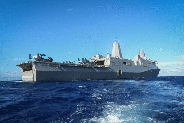 Navios de guerra dos EUA chegam ao sul do Caribe; Venezuela fala em ‘campanha terrorista’