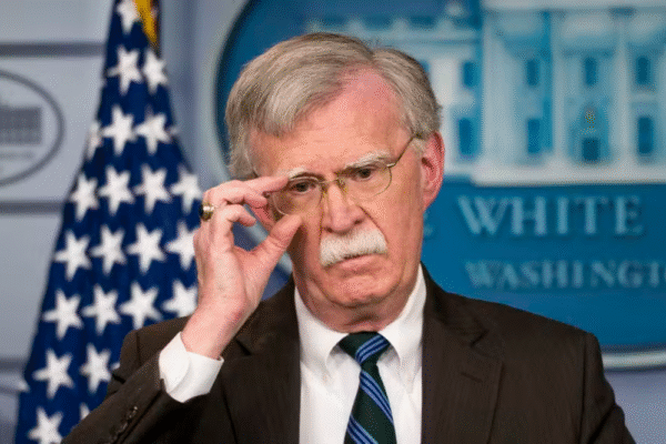 ‘Muito arriscado’: ex-conselheiro de Trump reage à ordem do presidente para enviar submarinos nucleares em resposta à Rússia