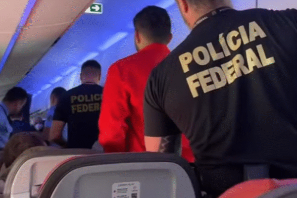 PF retira passageiro de aeronave no Aeroporto de Brasília por mau comportamento a bordo