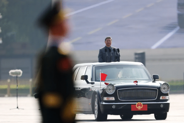 Em desfile militar, Xi Jinping diz que mundo deve escolher paz ou guerra