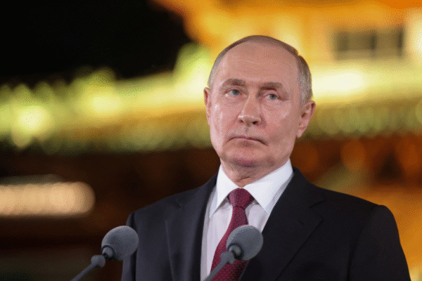 Putin diz que está disposto a se reunir com Zelensky, mas questiona sentido do encontro