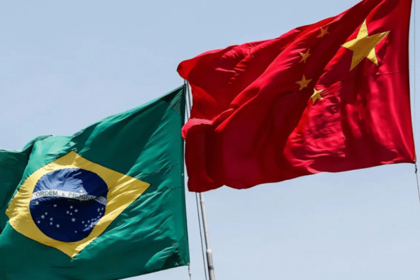 China está disposta a trabalhar com o Brasil para consolidar Brics, diz ministro Wang Yi