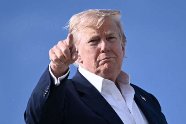 Trump assina ordem para renomear ‘Departamento de Defesa’ para ‘Departamento de Guerra’