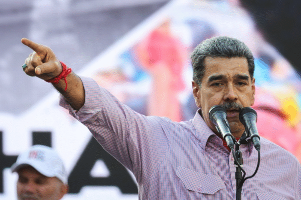 Maduro pede fim das tensões após Trump enviar caças ao Caribe