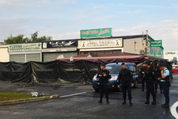 Carro invade pizzaria na França e deixa um morto e três feridos graves