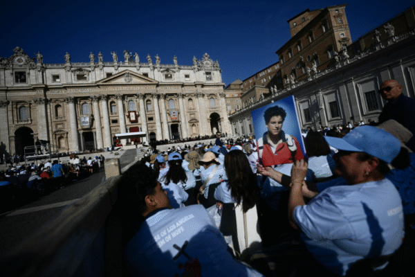 Carlo Acutis é canonizado pelo papa Leão XIV no Vaticano