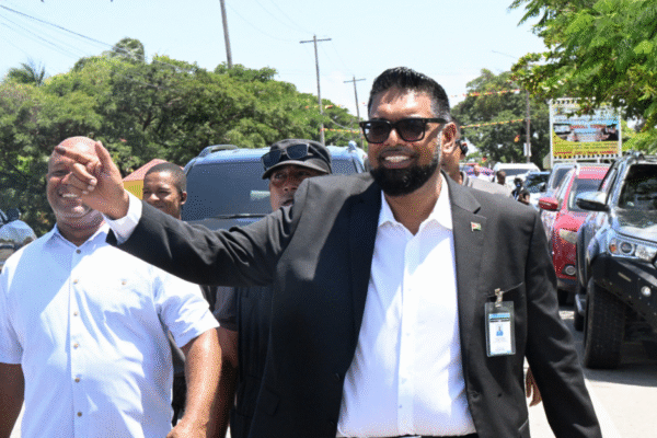 Irfaan Ali toma posse para segundo mandato na Guiana em meio ao crescimento do setor petrolífero