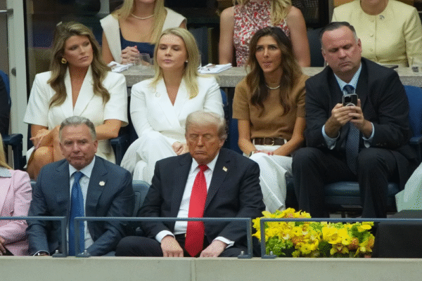 Trump causa atraso na final do US Open e tira soneca durante o jogo