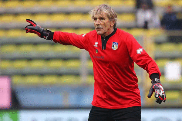 Aos 83 anos, goleiro retorna na 7ª divisão italiana e revela segredo da longevidade: “Sexo”