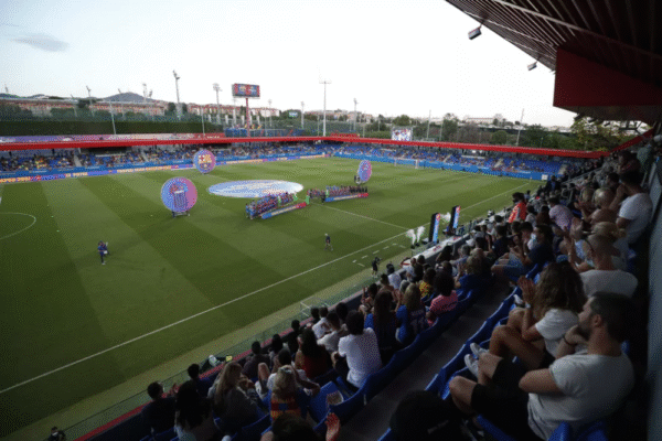 Impedido de voltar ao Camp Nou, Barcelona vai enfrentar o Valencia em estádio para 6 mil torcedores