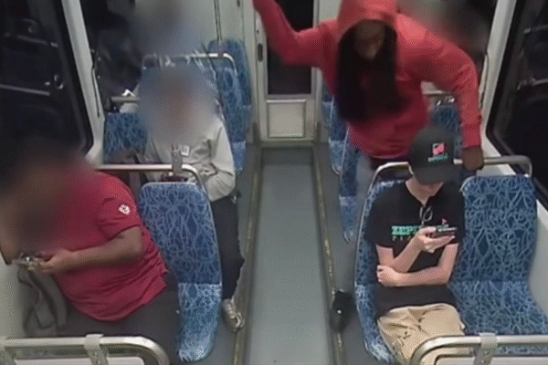 Refugiada ucraniana é morta a facadas em metrô nos EUA