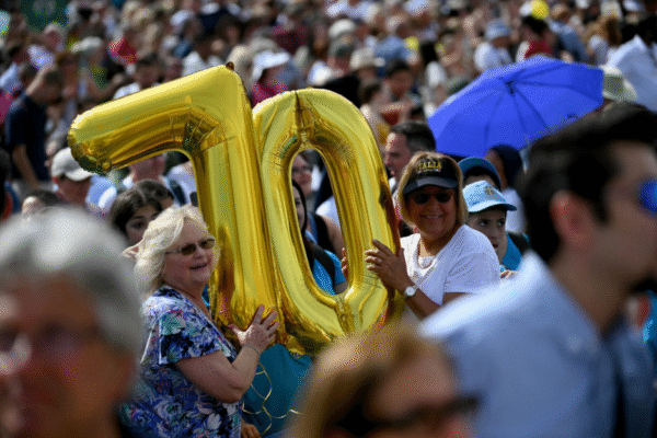 Papa Leão XIV celebra aniversário de 70 anos com milhares de fiéis no Vaticano