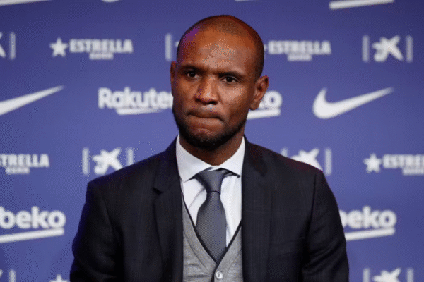 Ex-jogador do Barcelona que superou câncer de fígado desmente boatos sobre sua morte