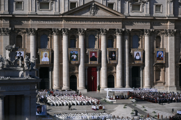 Papa Leão XIV canoniza sete novos santos